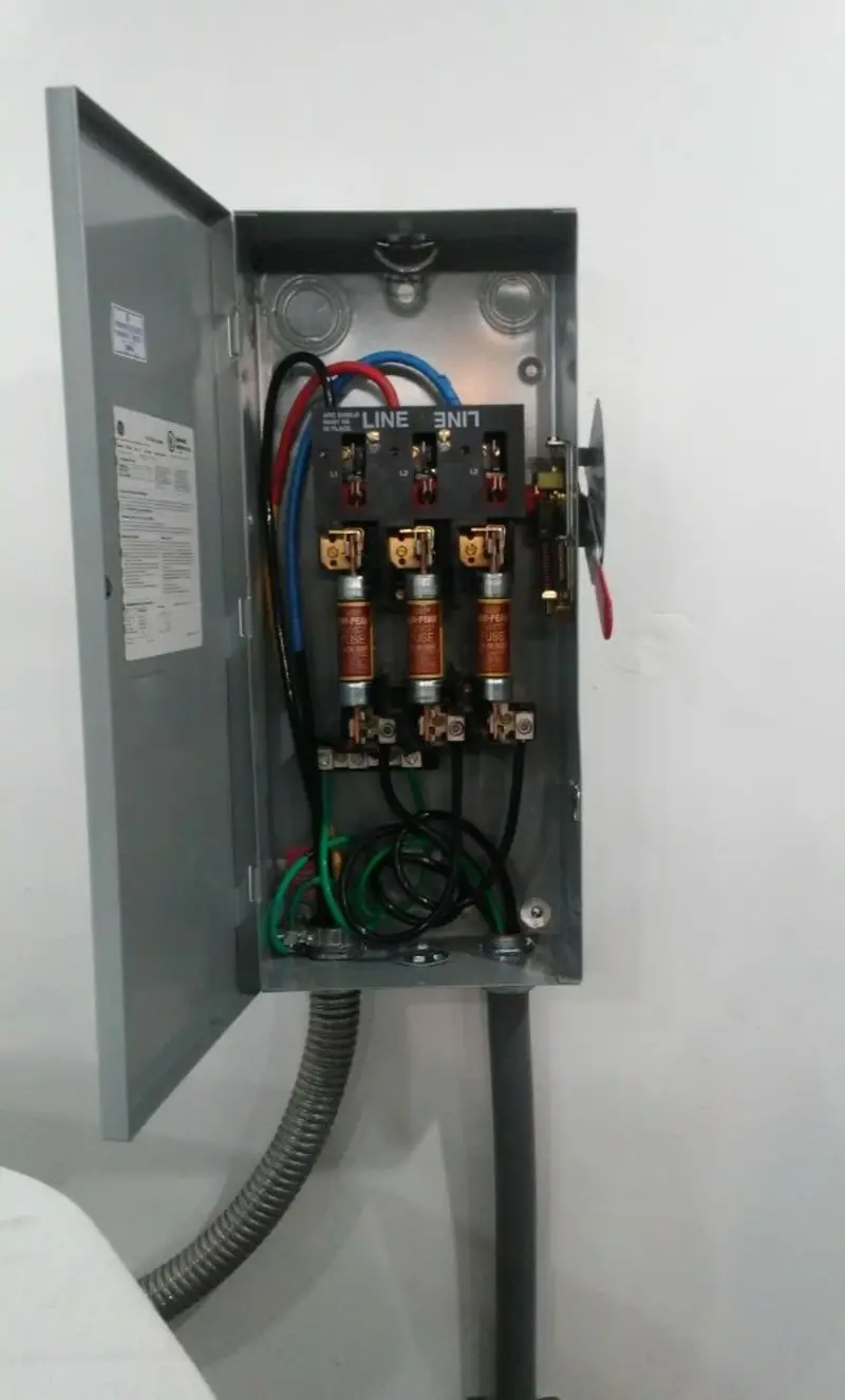 Three-phase disconnect switch installed for Smoke Detector Installation in Pine City